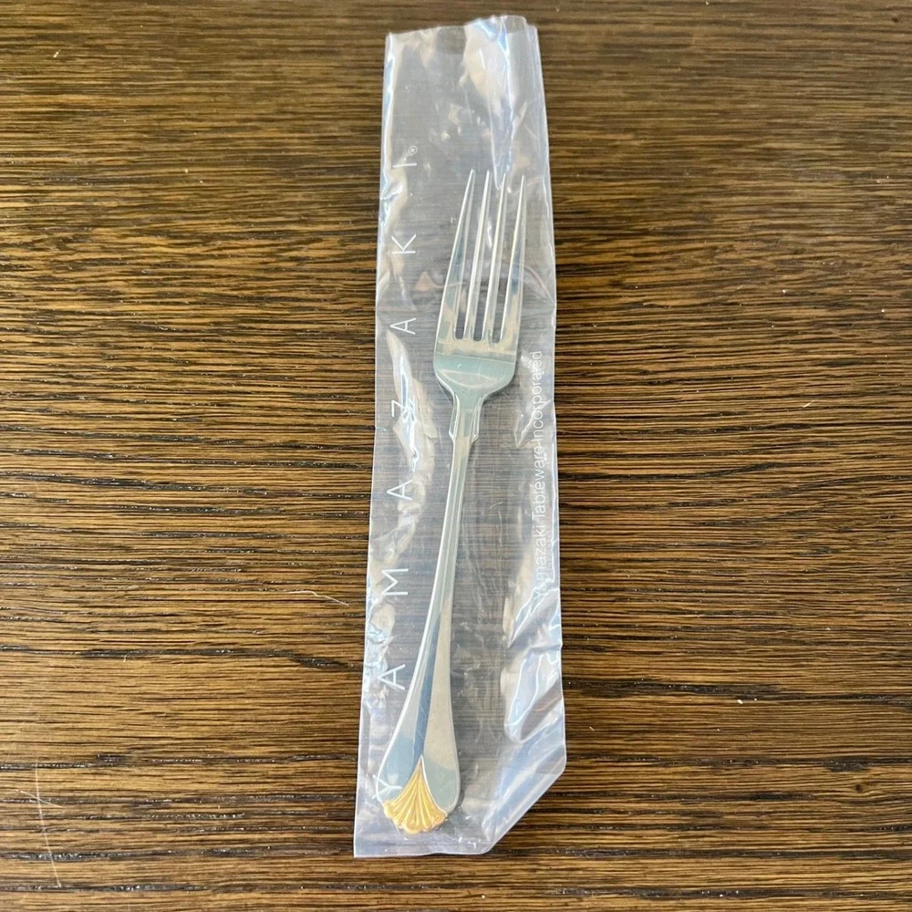 Yamazaki‎ Cara 24k Gold Accent Salad Fork 18/8 Stainless Steel Shell Motif New